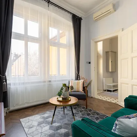Ls Ac * Budapest